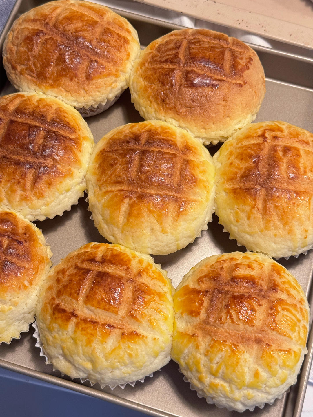 好吃到炸裂的港式菠萝包（附带制作酥皮的小视频）