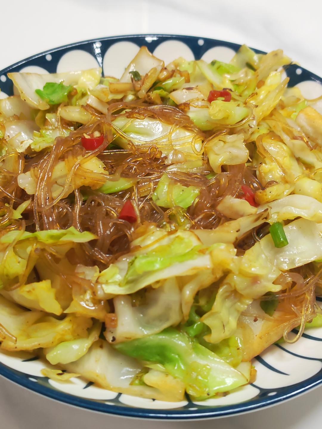 最近爱吃粉丝粉条～包菜炒粉丝