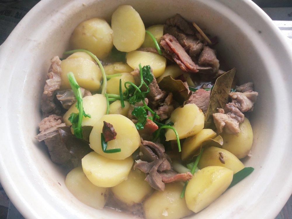 土豆炖排骨