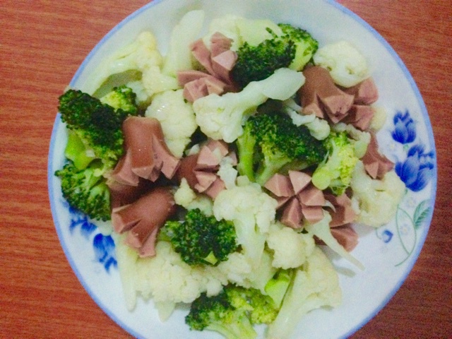 蒜香西兰花炒脆皮肠