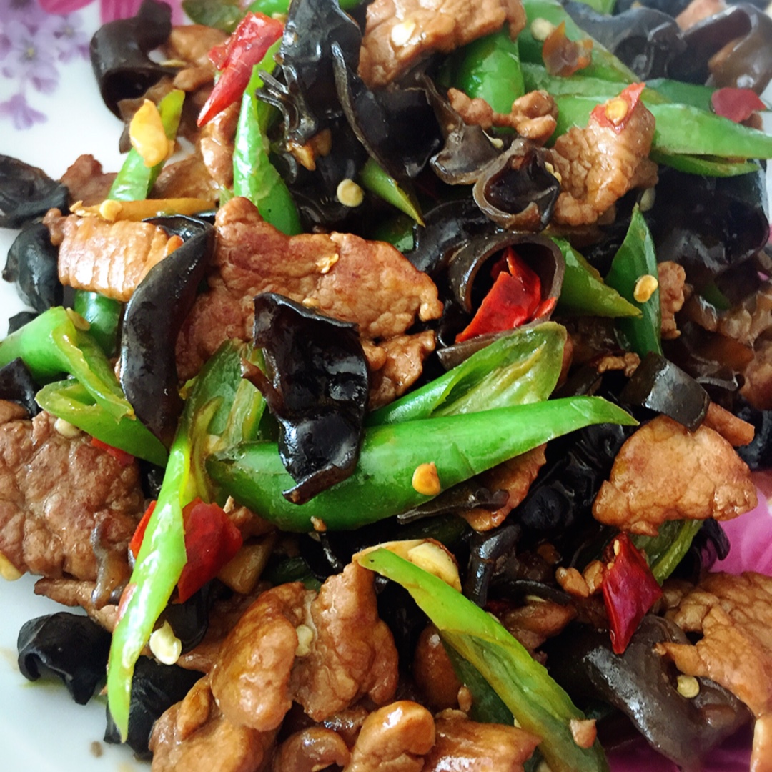 丸子小丸子做的超下饭的木耳炒肉
