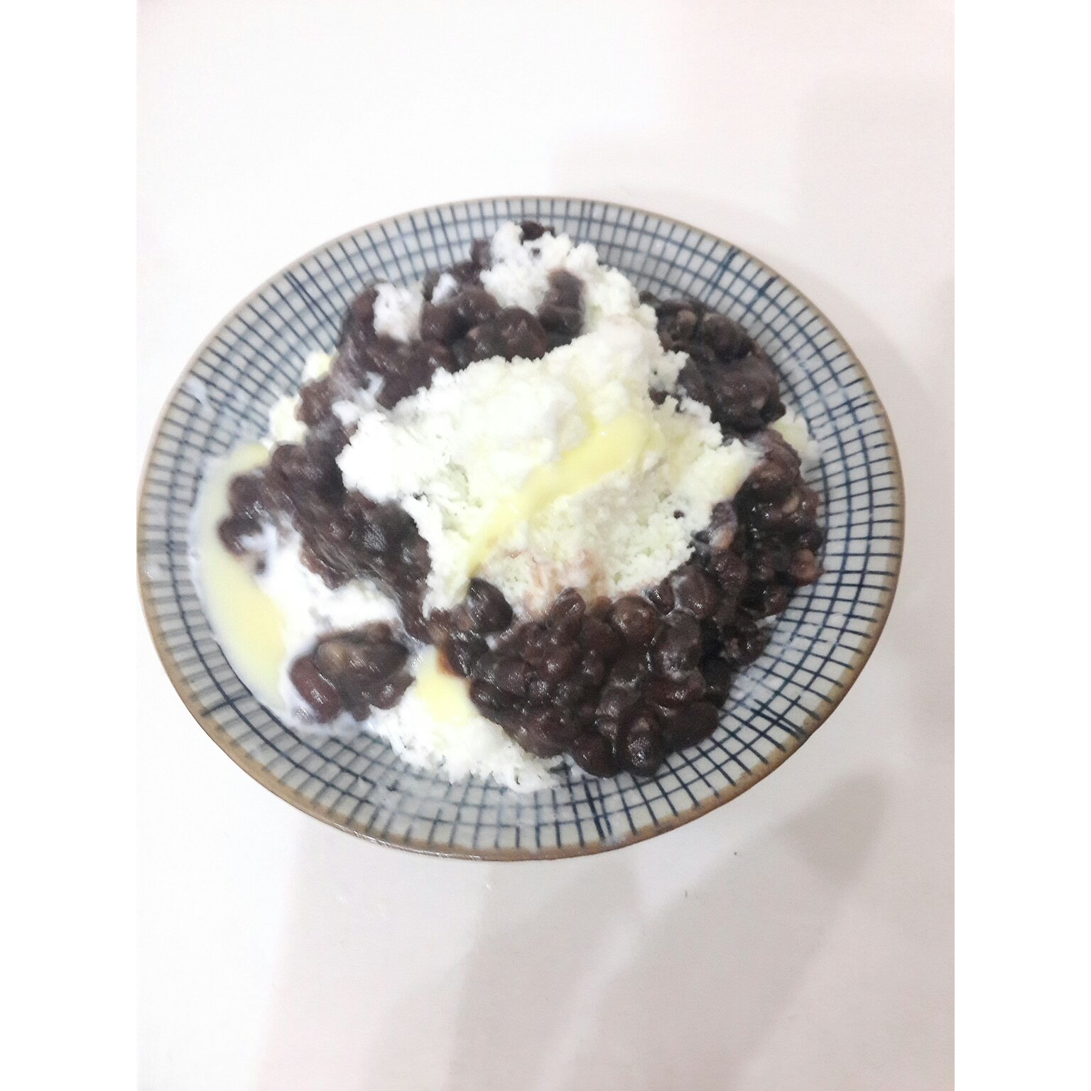 蜜红豆炼乳牛奶刨冰