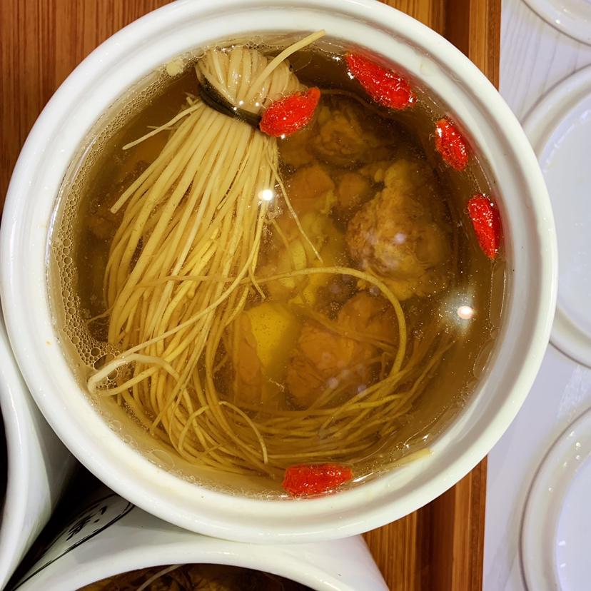 一人食养肝草炖老鸡