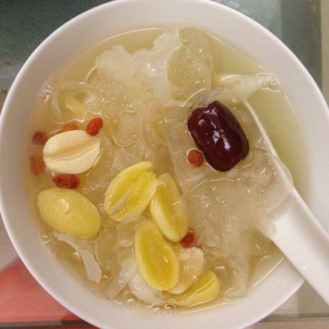 茔做的银耳白果甜汤