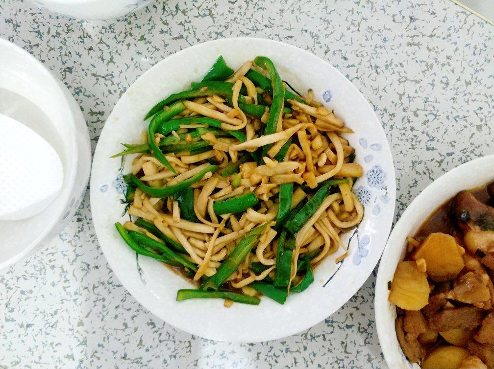青椒素炒杏鲍菇