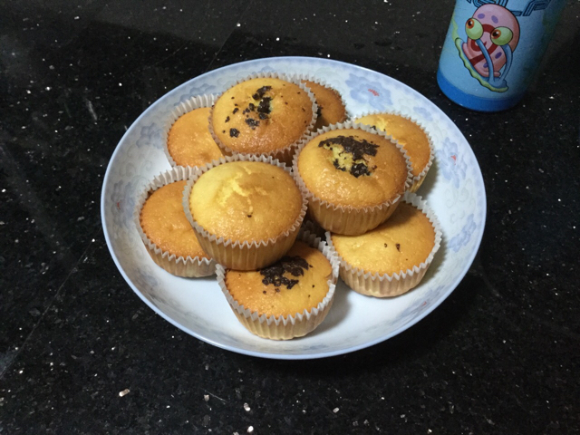 不会回缩的纸杯蛋糕