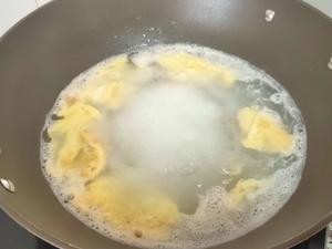 一分钟搞定的奶白青菜蛋汤的做法 步骤2