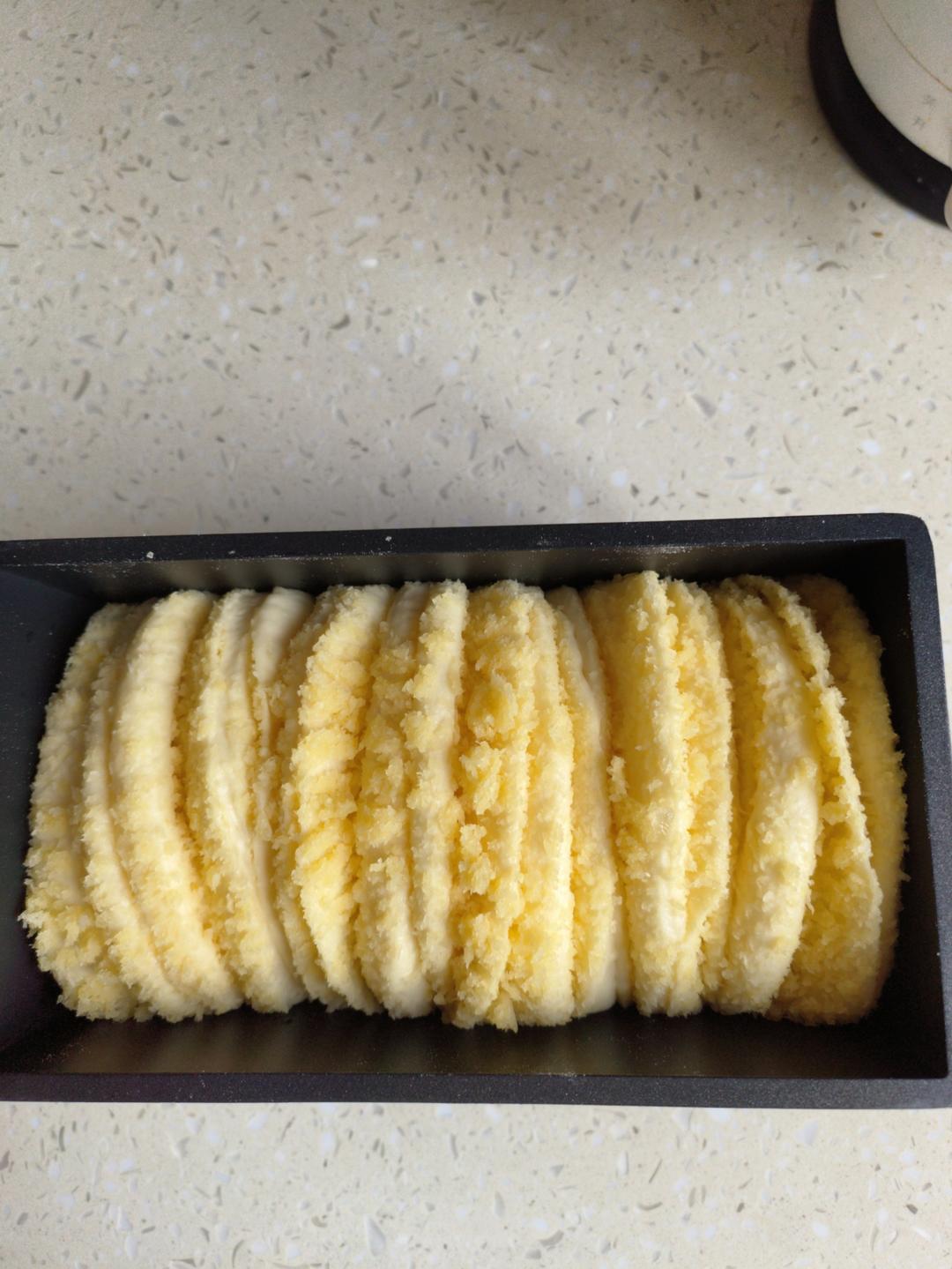 波兰种肉松香葱芝士面包