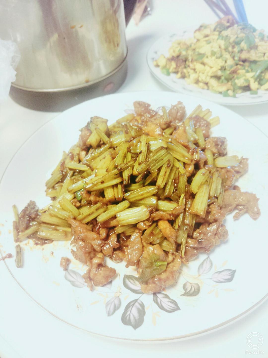 芹菜炒肉