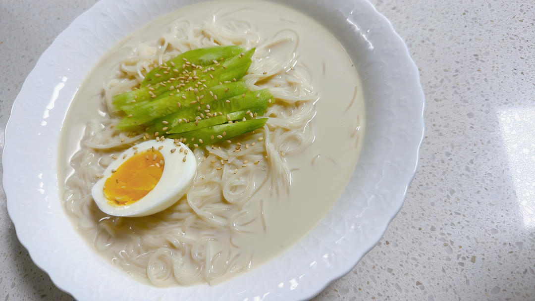 夏日限定！清凉解暑的豆浆冷面