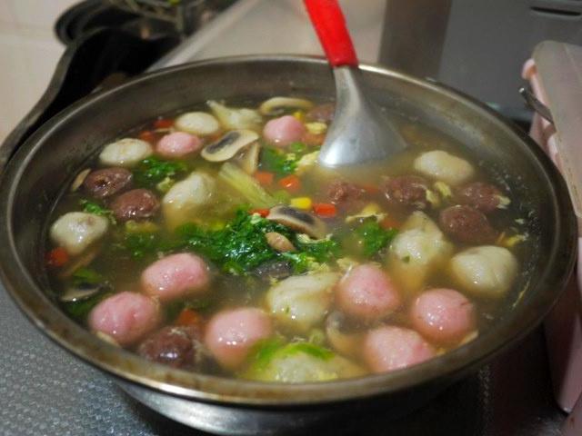 七彩翡翠丸菜汤的做法