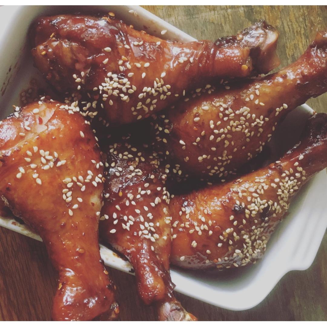 做过 焦糖味烤鸡腿 这是个带甜味的鸡腿的菜谱 来自摆盘