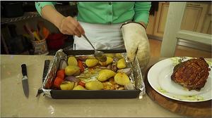 迷迭香烤猪肘和蔬菜 Roast Pork & Roast Vegetables的做法 步骤7