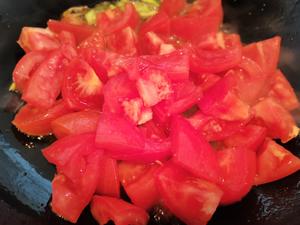 超级好吃的菜汤拌饭---西红柿炒土豆片的做法 步骤5
