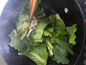 素炒海鲜菇小白菜的做法 步骤4