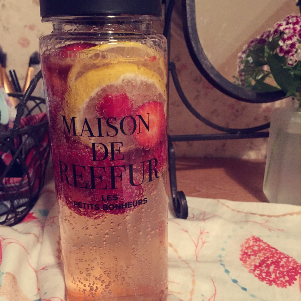 detox water 自制排毒养颜水 健康饮料 果蔬泡汁