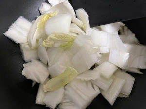 冻豆腐粉条熬白菜的做法 步骤4