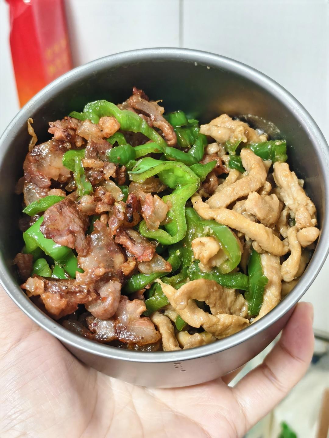 青椒肉丝，这样炒太好吃了。