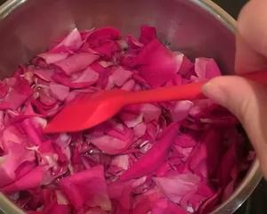 玫瑰花瓣果酱🌹Rose Petals Preserve的做法 步骤1