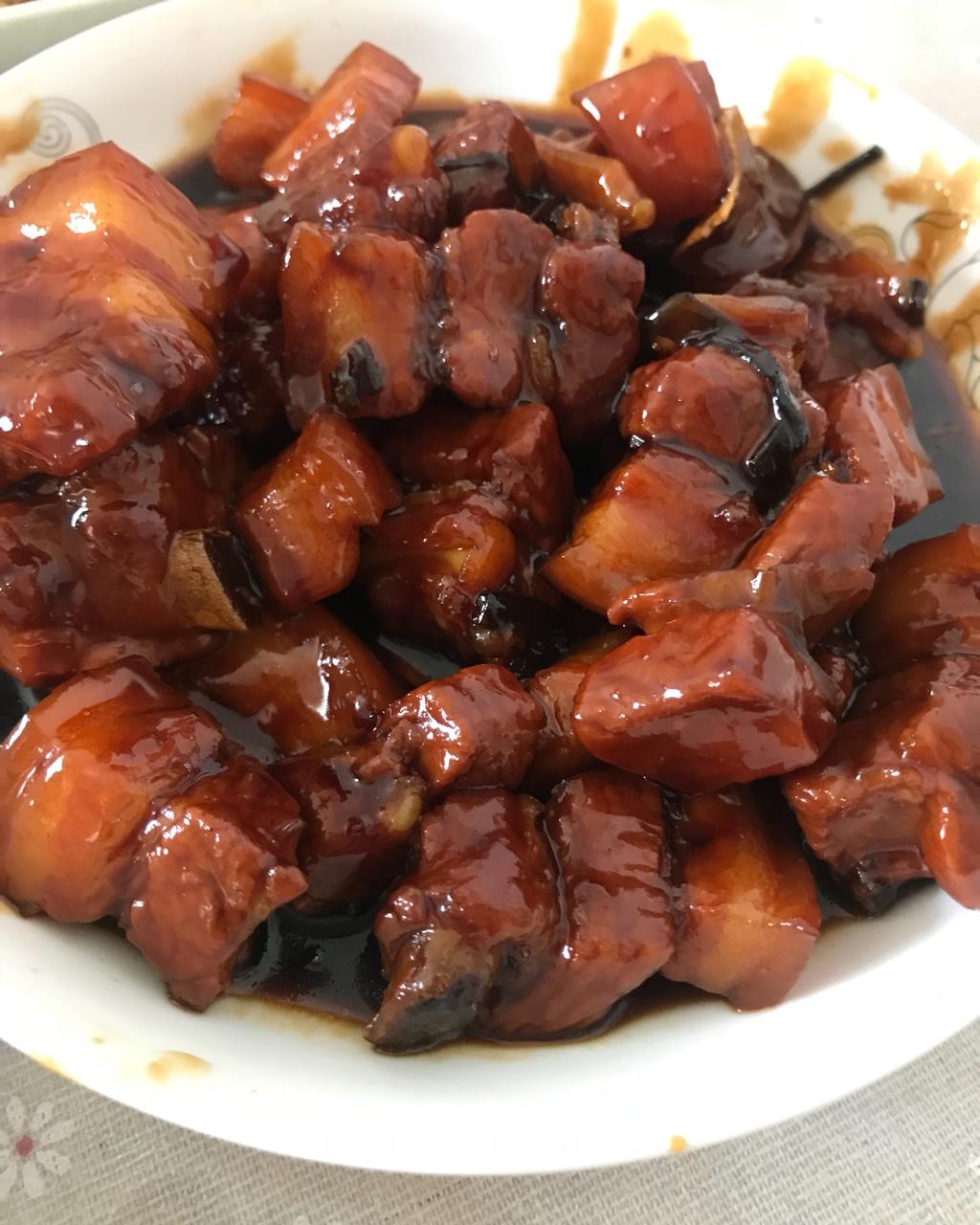手机用户8503_1w2f做的吃着碗里望着锅里的红烧肉