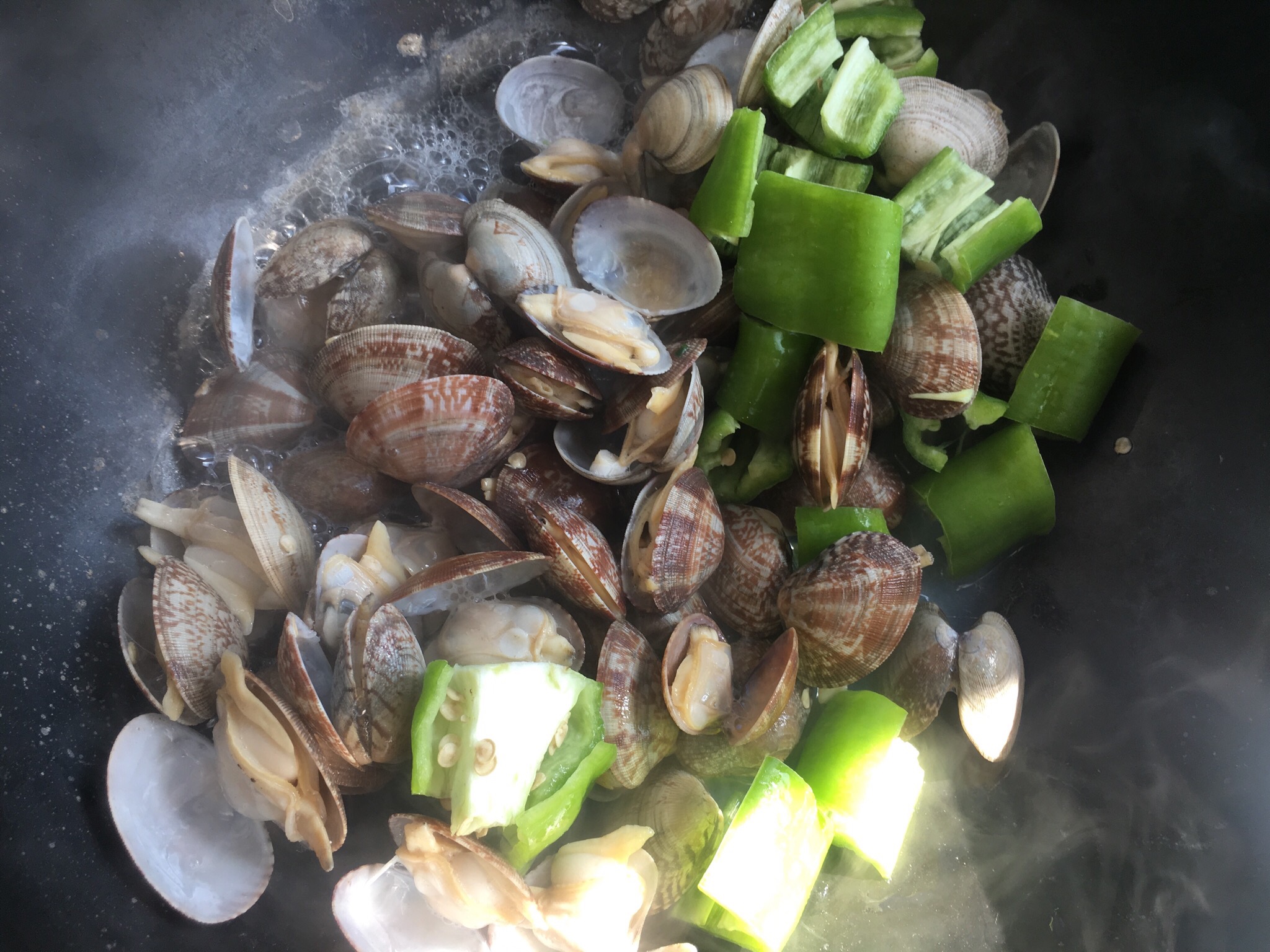 辣炒花蛤：无油盐的地道海边做法的做法 步骤5
