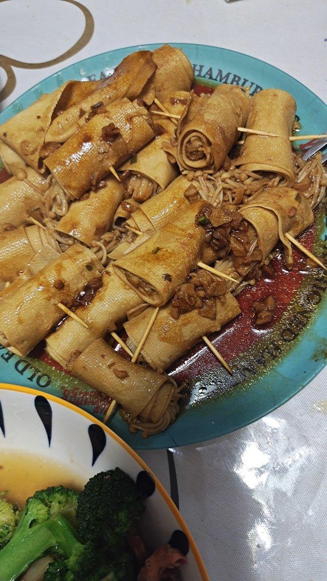 金针菇豆皮卷