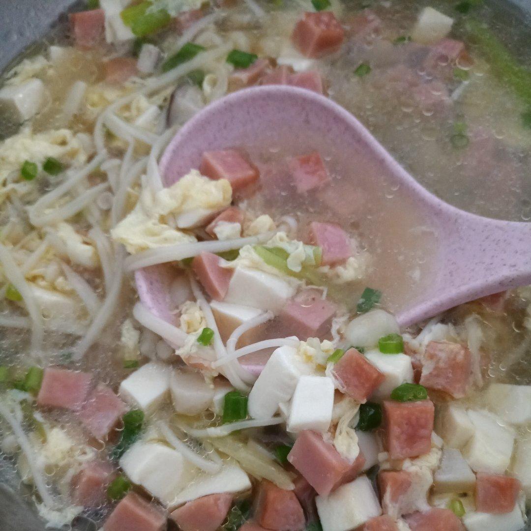 好喝鲜美的菌菇豆腐汤