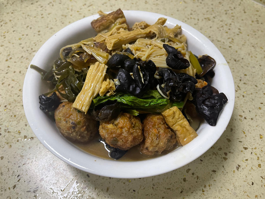 简单的红烧狮子头～拌饭太香了