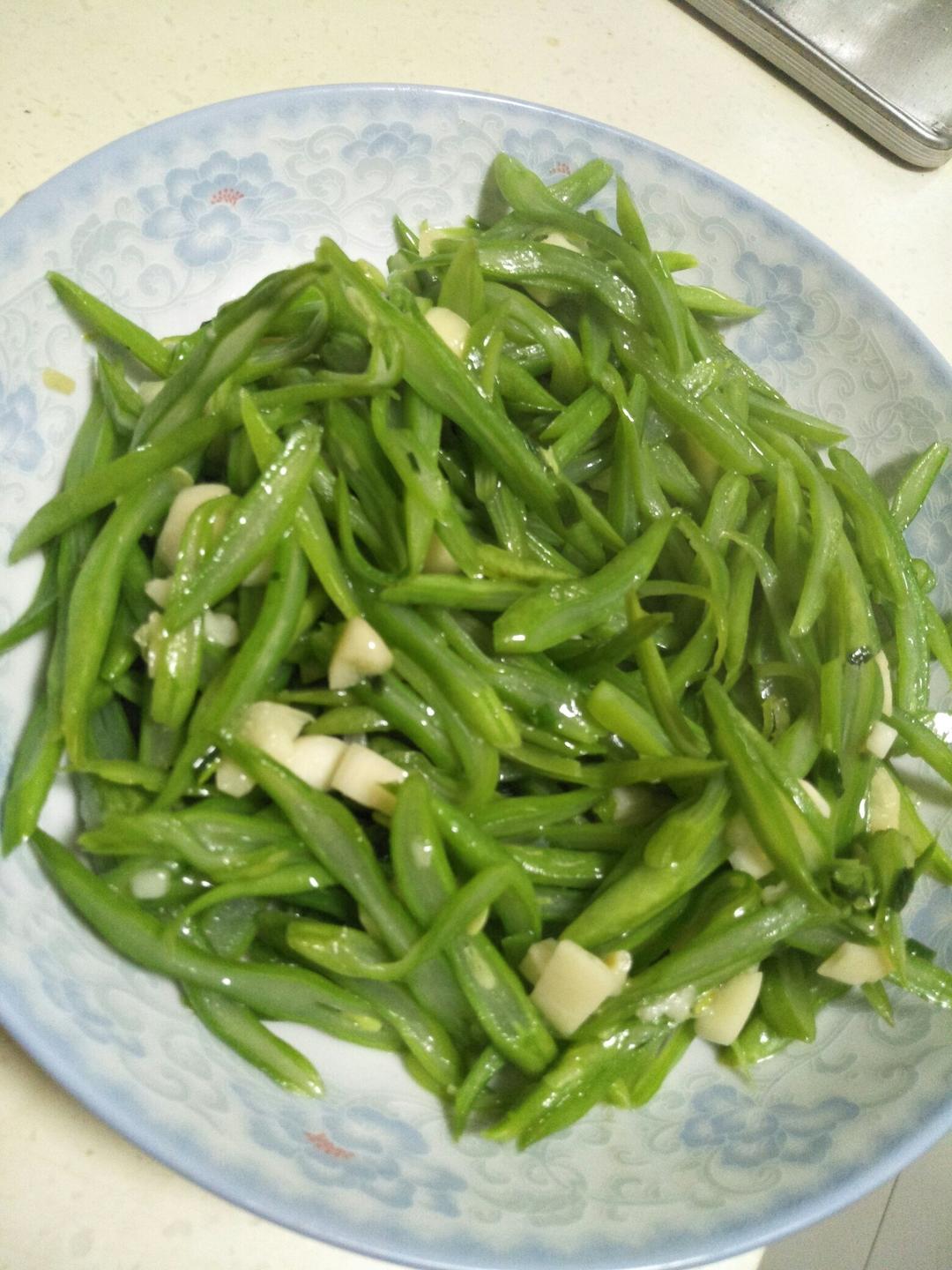 我的小天使大魔王做的清炒扁豆丝