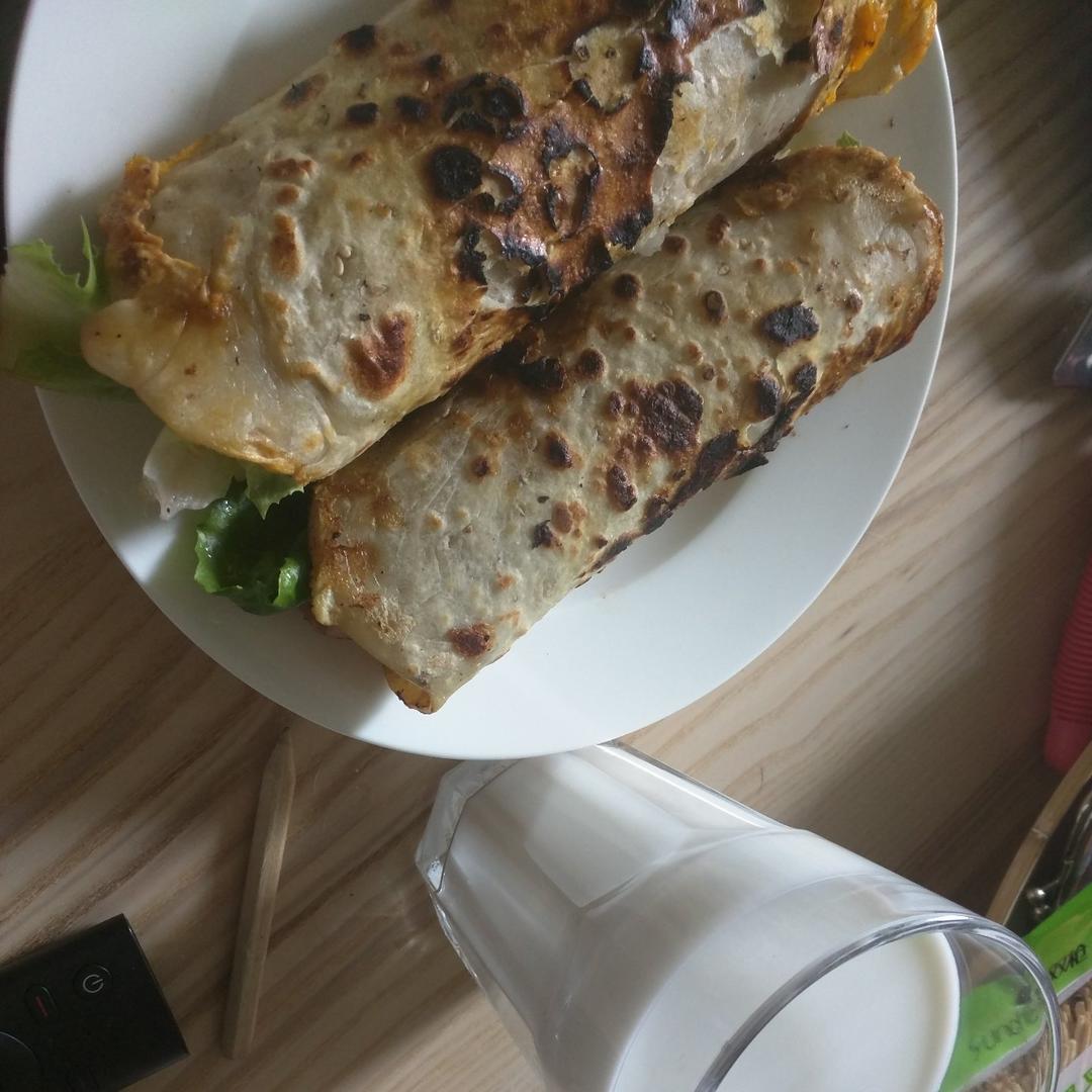 生菜牛肉鸡蛋卷