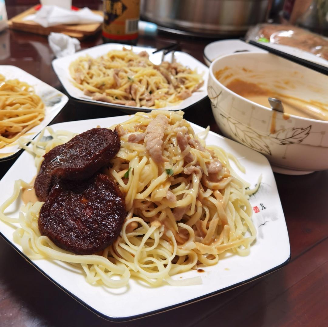 地道上海冷面-先蒸后煮风扇吹 本帮三丝辣肉浇