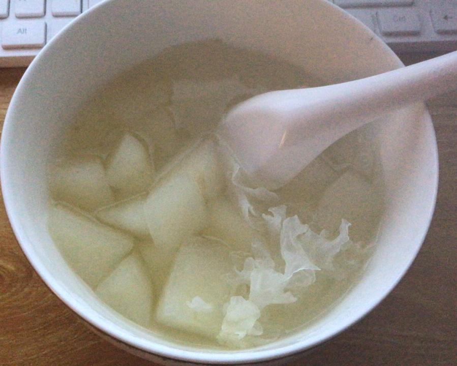 冰糖银耳雪梨汤