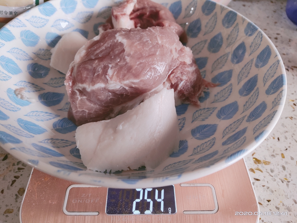 香喷喷的香菇猪肉酱的做法 步骤1
