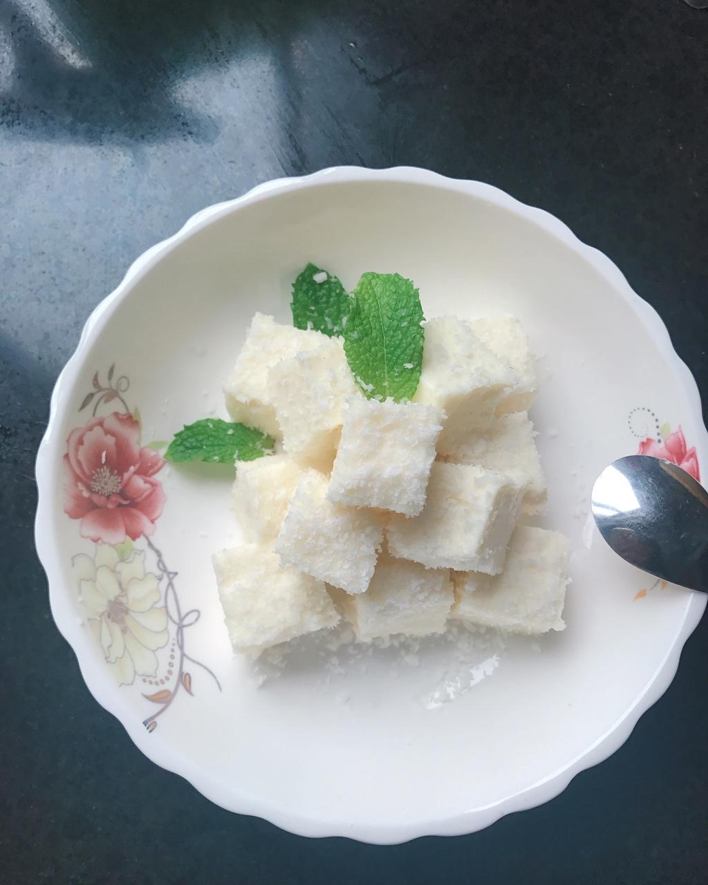 完胜85度C牛奶椰丝小方