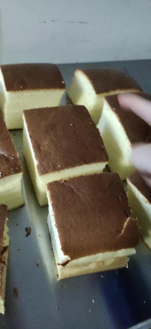 超级无敌好吃的古早蛋糕。