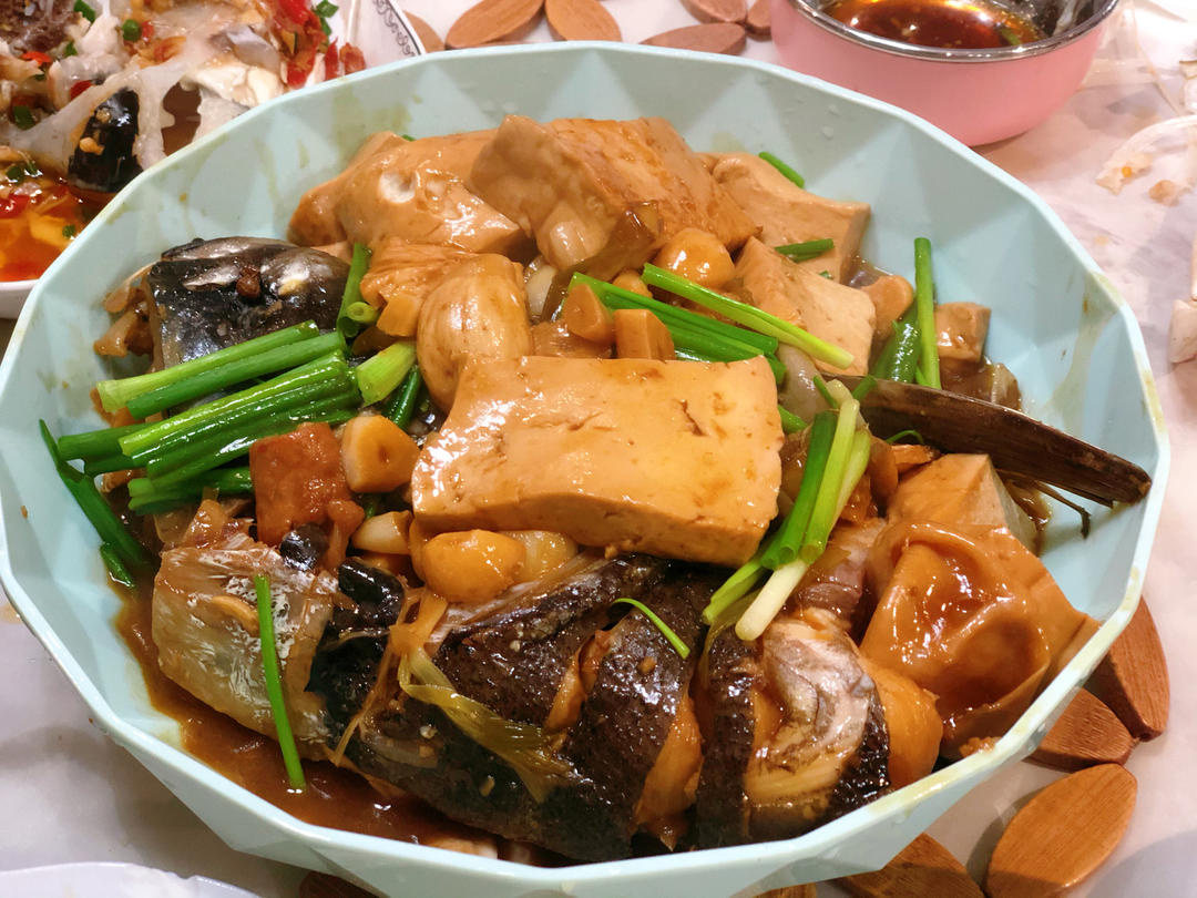 红烧鱼头豆腐