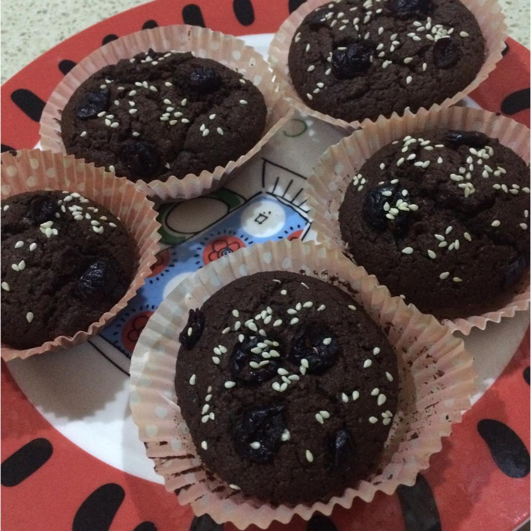 超润巧克力纸杯蛋糕（非常适合裱花、盖糖皮的cupcake方子）