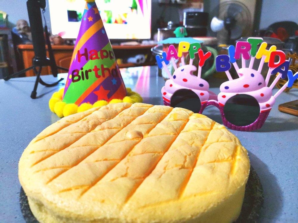 堪比柯基屁股
爆浆芝士🧀古早蛋糕