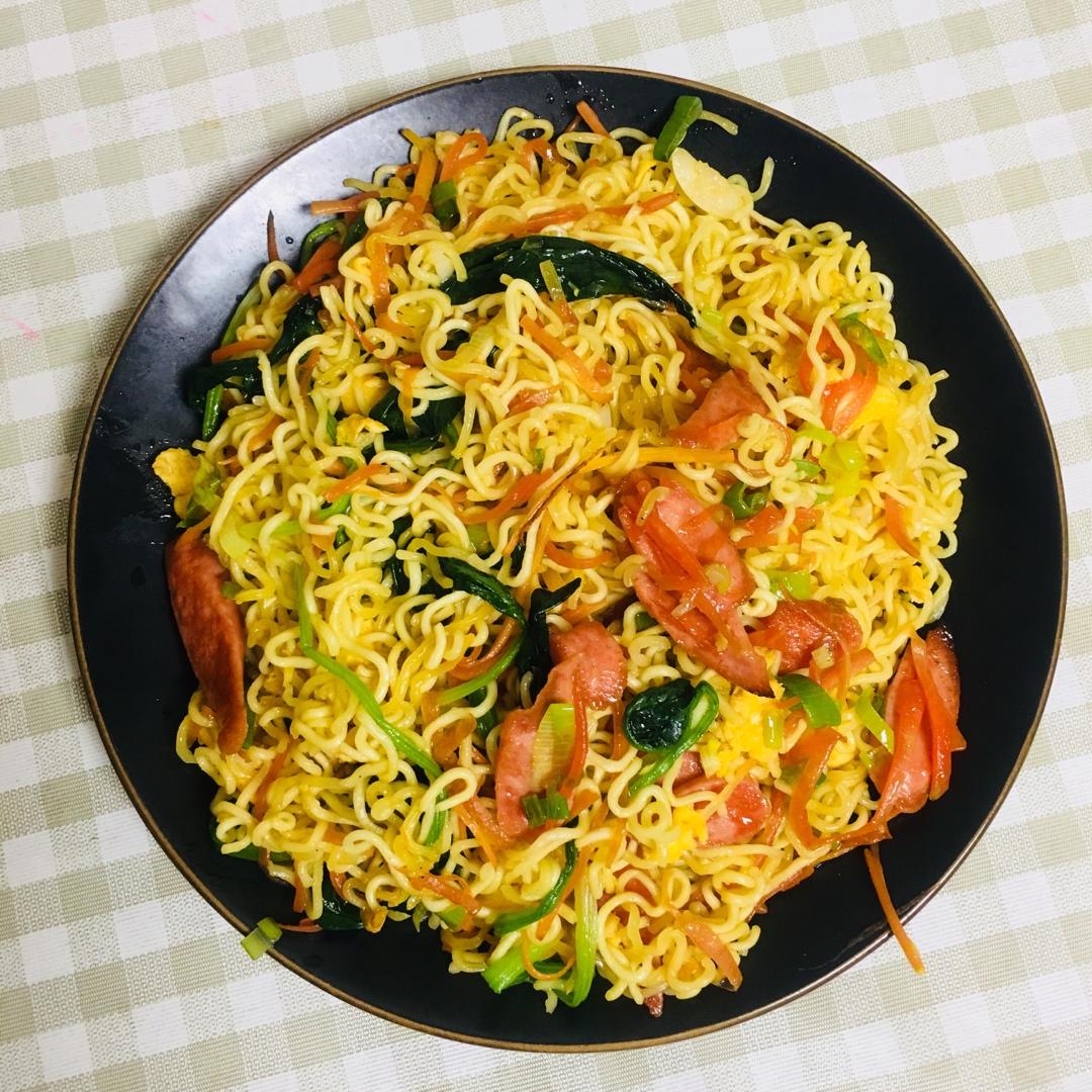 小蒋要做超好次的菜做的网红炒方便面