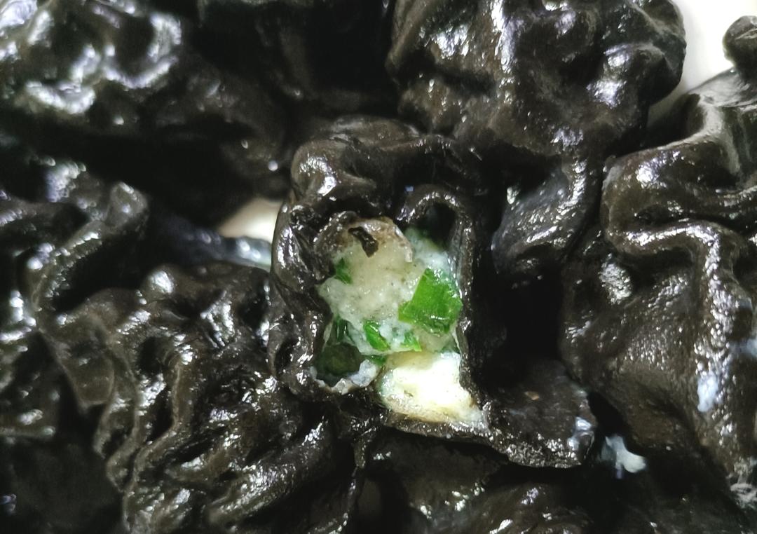 青岛特色：墨鱼饺子