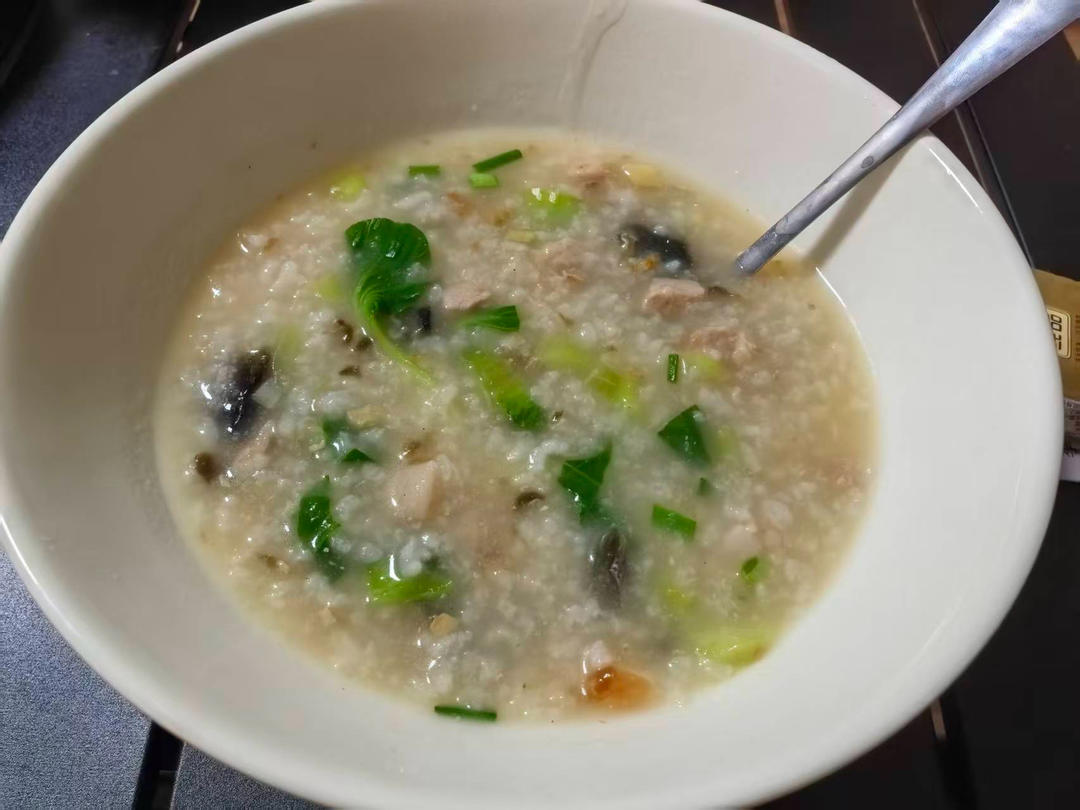 妈妈👩教我做的皮蛋瘦肉粥🥣简单快捷美味😋