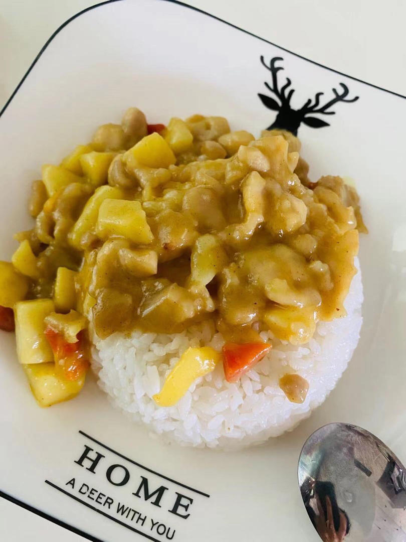 土豆咖喱鸡肉饭