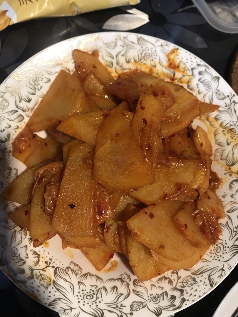 辣白菜炒土豆片