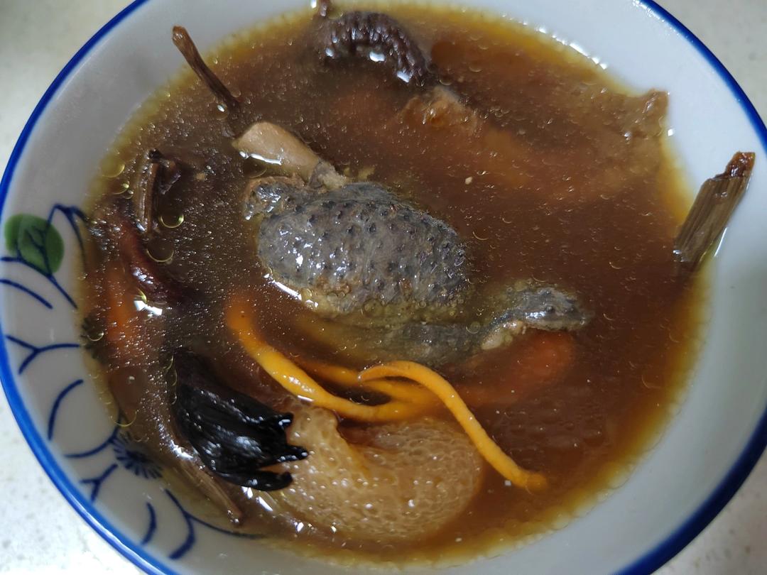 滋补乌鸡汤