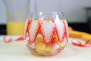 "杯壁"的草莓芒果慕斯的做法 步骤4