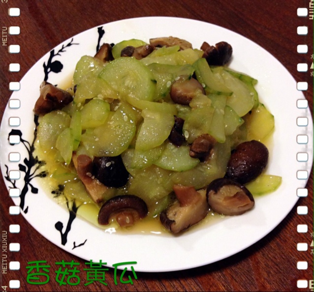 小炒香菇黄瓜条