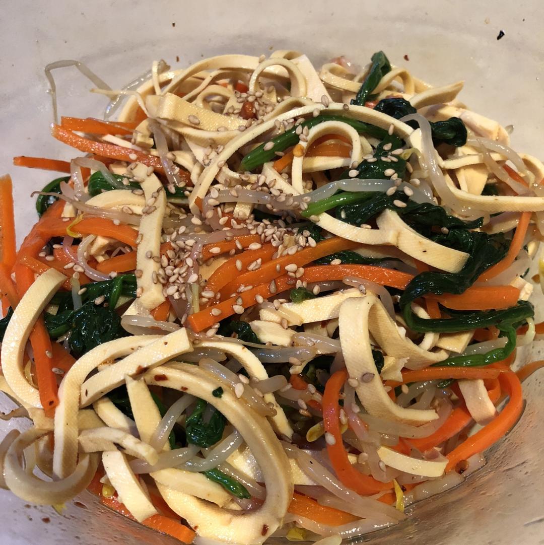 超快手的凉拌千张黄瓜胡萝卜丝