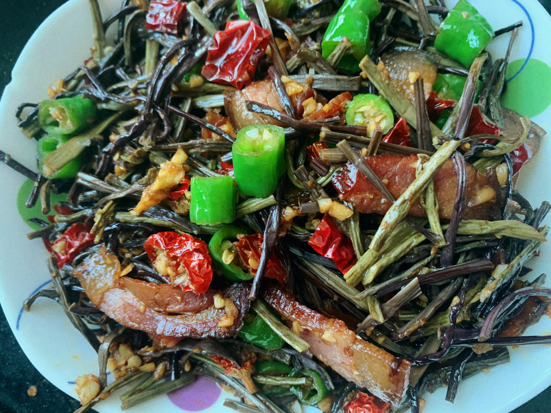 蚁1224做的干蕨菜炒腊肉