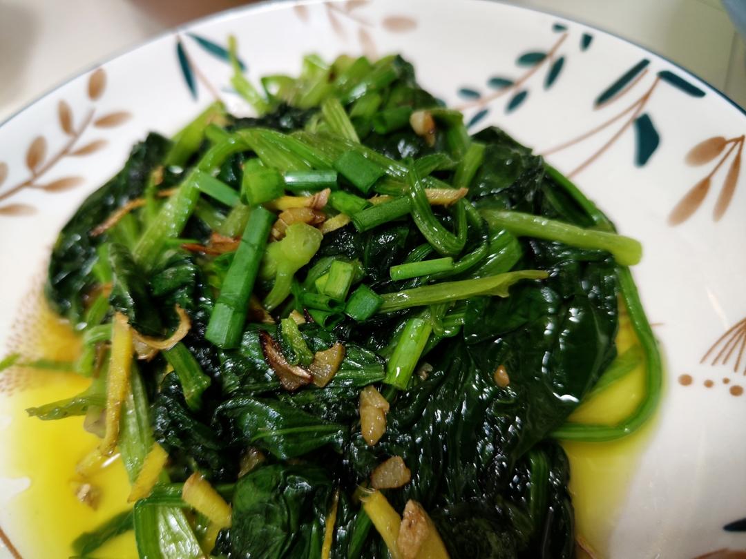 不涩口又嫩的清炒菠菜