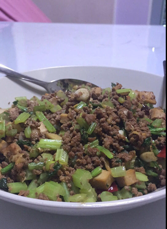 芹菜牛肉末「下饭神器」